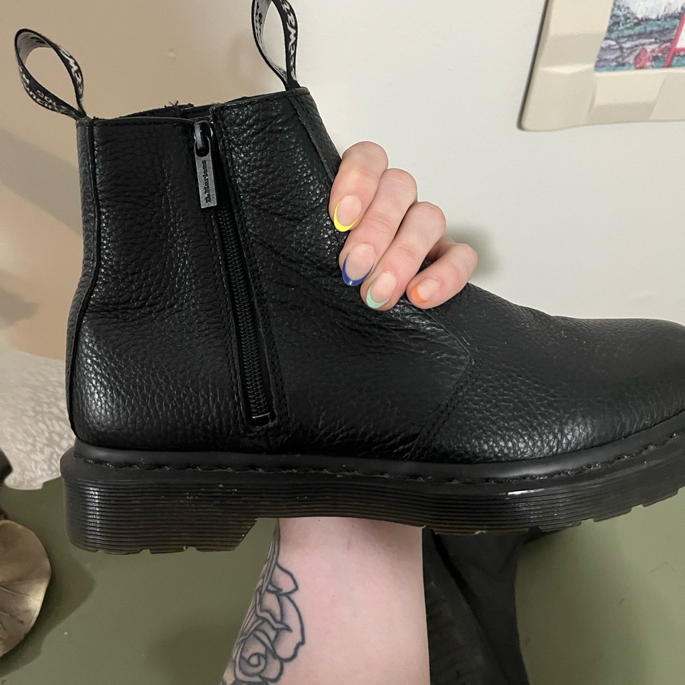 Dr Martens Women's 2976 W Zips Chelsea Boots Size 9
